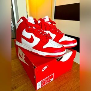 Nike Mens 8.5, Womens 10 University Red Dunk High
